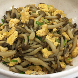 鸡蛋炒蟹味菇步骤9