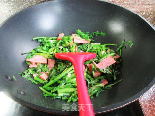 烤火腿炒茼蒿步骤3