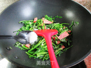 烤火腿炒茼蒿步骤5