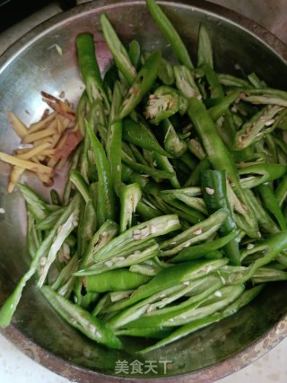 辣椒肉丝步骤1