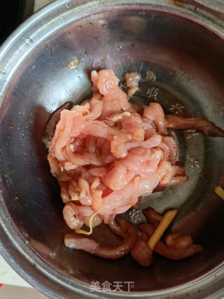 辣椒肉丝步骤2