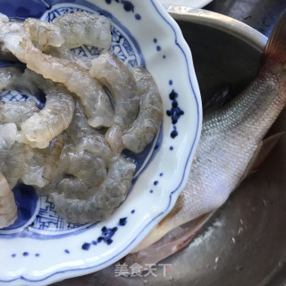 鲈鱼鲜虾焗锅步骤1