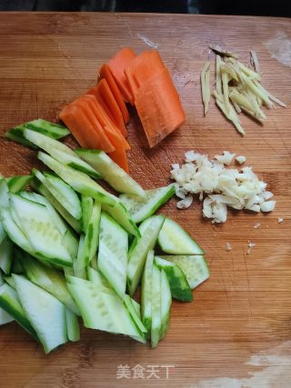青瓜胡萝卜炒牛肉步骤1