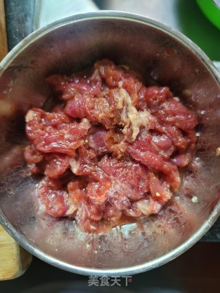 青瓜胡萝卜炒牛肉步骤2