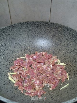 青瓜胡萝卜炒牛肉步骤4