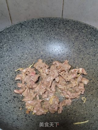 青瓜胡萝卜炒牛肉步骤5