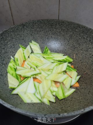 青瓜胡萝卜炒牛肉步骤8