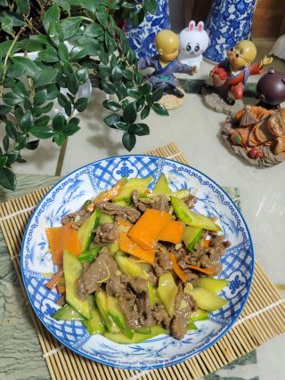 青瓜胡萝卜炒牛肉步骤12