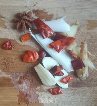 香菇豆腐炖鸡块步骤2