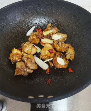 香菇豆腐炖鸡块步骤5