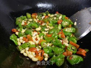 尖椒炒黄豆步骤3