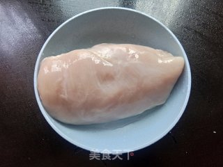 脆皮鸡胸肉丸步骤1