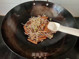 豆芽香干炒肉片步骤7
