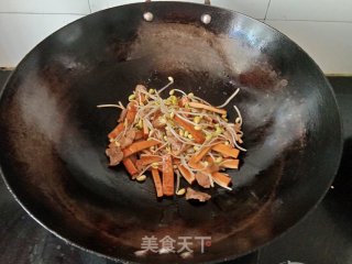 豆芽香干炒肉片步骤8