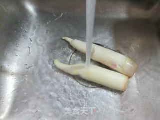 黑木耳茭白炒鸡腿肉丁步骤6