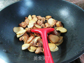 黑木耳茭白炒鸡腿肉丁步骤13