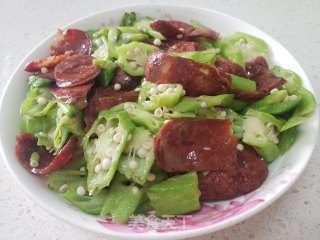 秋葵炒腊肠步骤4