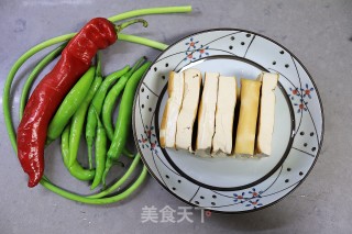 清脂能量素菜之双椒炒香干步骤1