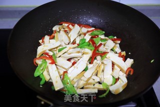 清脂能量素菜之双椒炒香干步骤5