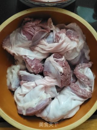辣豆瓣酱烧护心肉步骤1