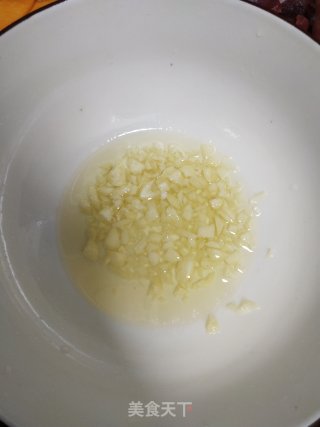 又香又嫩的蒜蓉南瓜蒸排骨步骤3