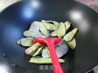 烤火腿炒扁豆步骤3