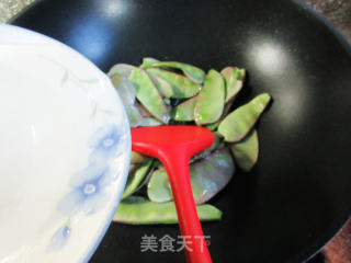 烤火腿炒扁豆步骤4