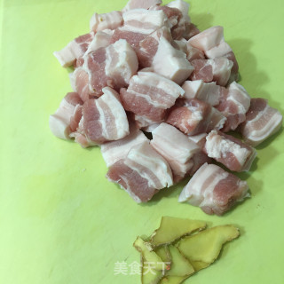 时蔬烧五花肉步骤1