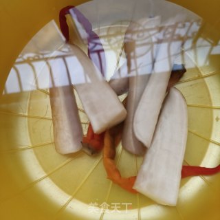 酸萝卜炖黄花鱼步骤4