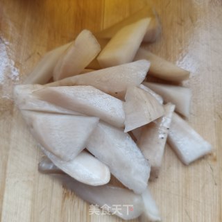 酸萝卜炖黄花鱼步骤5