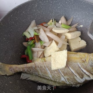 酸萝卜炖黄花鱼步骤13