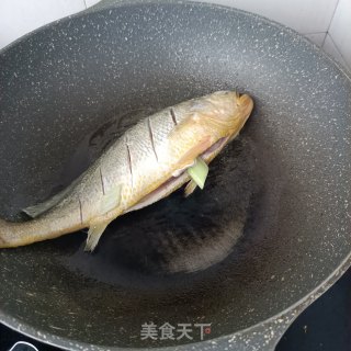 酸萝卜炖黄花鱼步骤11