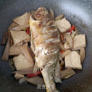 酸萝卜炖黄花鱼步骤20