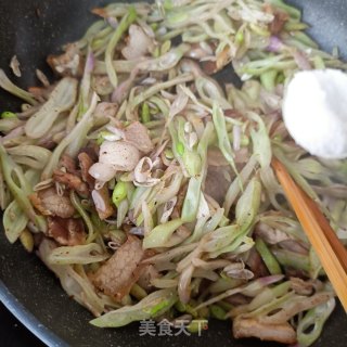 回锅肉炒紫芸豆步骤8