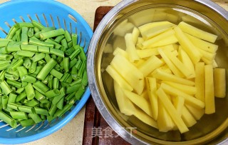 四季豆烧土豆步骤1