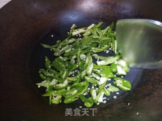 酱汁五花肉炒青椒步骤2