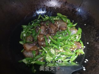 酱汁五花肉炒青椒步骤6