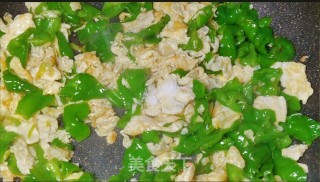 青翠减脂青椒炒蛋步骤11