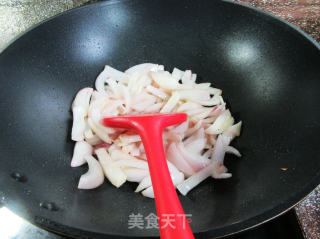 香肠炒洋葱步骤3