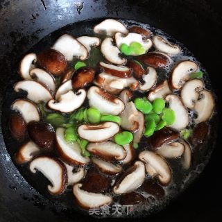香菇炒蚕豆步骤1