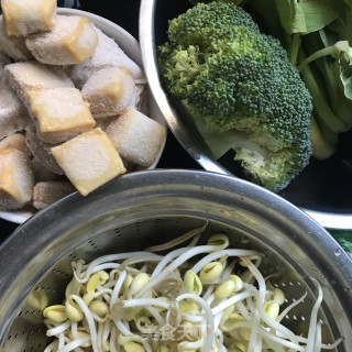 香辣鸡块炖时蔬步骤2