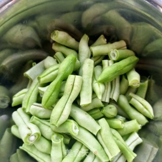 回锅肉炖芸豆土豆步骤1