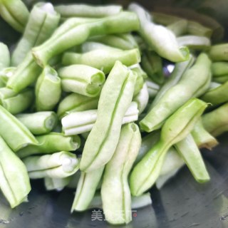 回锅肉炖芸豆土豆步骤2
