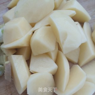 回锅肉炖芸豆土豆步骤4