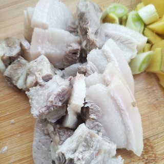 回锅肉炖芸豆土豆步骤12