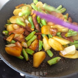 回锅肉炖芸豆土豆步骤18