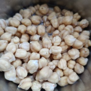 鹰嘴豆炖猪蹄步骤3