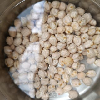 鹰嘴豆炖猪蹄步骤2