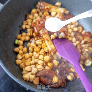鹰嘴豆炖猪蹄步骤12
