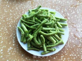 豇豆炒鱿鱼步骤4